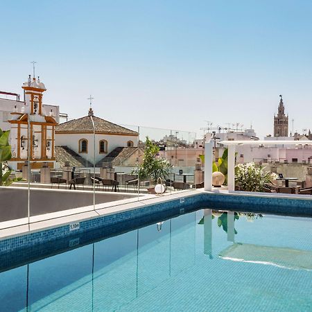 Radisson Collection Hotel, Magdalena Plaza Sevilla Exterior foto Rooftop pool at Hotel Casa 1800