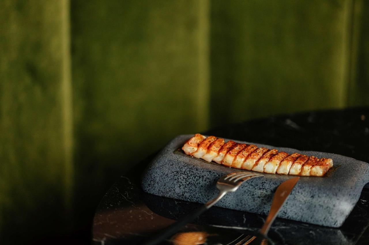 Radisson Collection Hotel, Magdalena Plaza Sevilla Exterior foto Grilled unagi