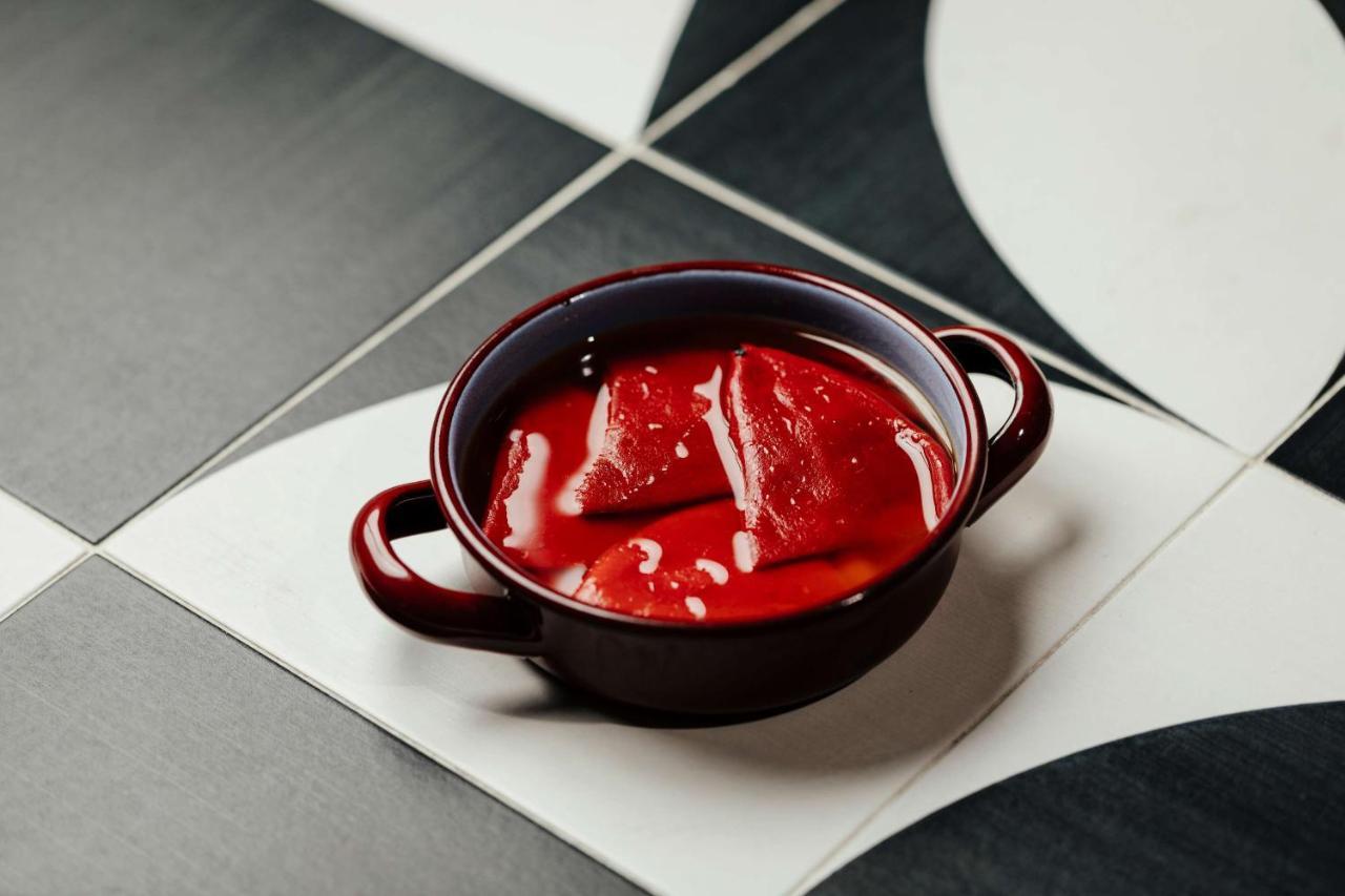 Radisson Collection Hotel, Magdalena Plaza Sevilla Exterior foto A bowl of borscht