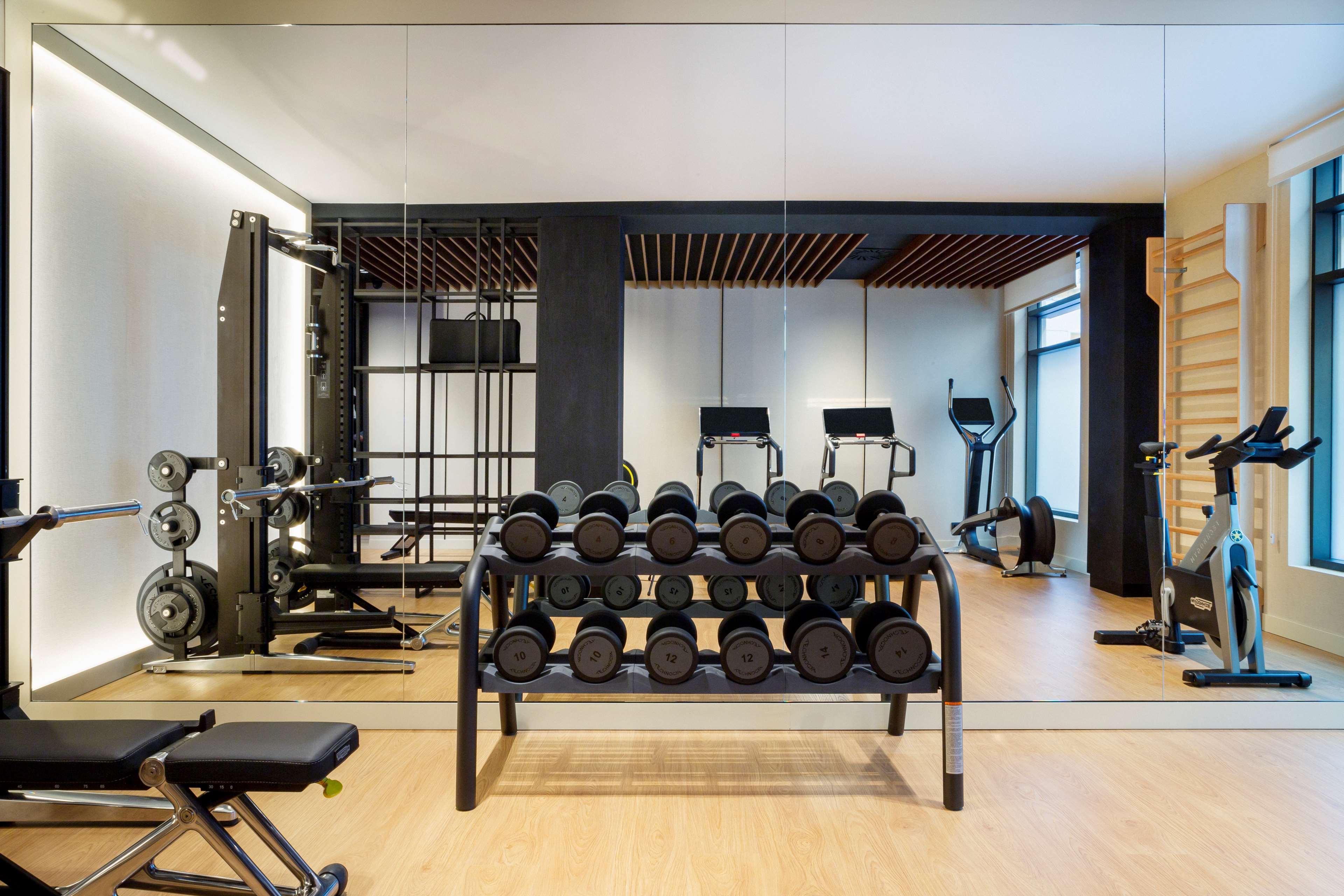 Radisson Collection Hotel, Magdalena Plaza Sevilla Exterior foto The gym at the hotel